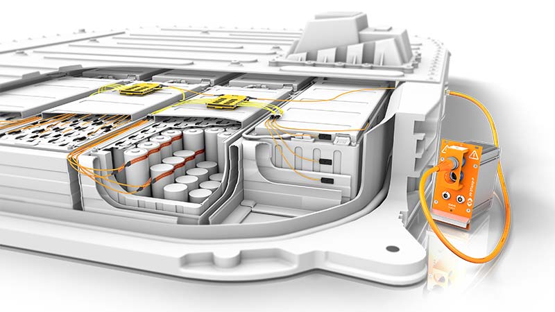 Bis zu 512 Sensoren für Temperatur und Feuchtigkeit können im Inneren von Batteriegehäusen appliziert werden. Bis zu 512 Sensoren für Temperatur und Feuchtigkeit können im Inneren von Batteriegehäusen appliziert werden.